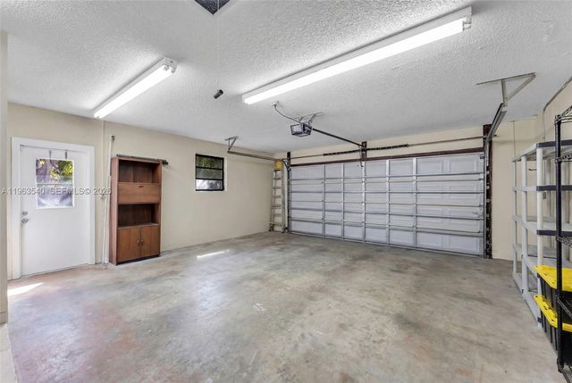 5331 NW 77th Ct, Pompano Beach, FL 33073