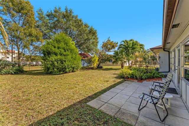 5331 NW 77th Ct, Pompano Beach, FL 33073