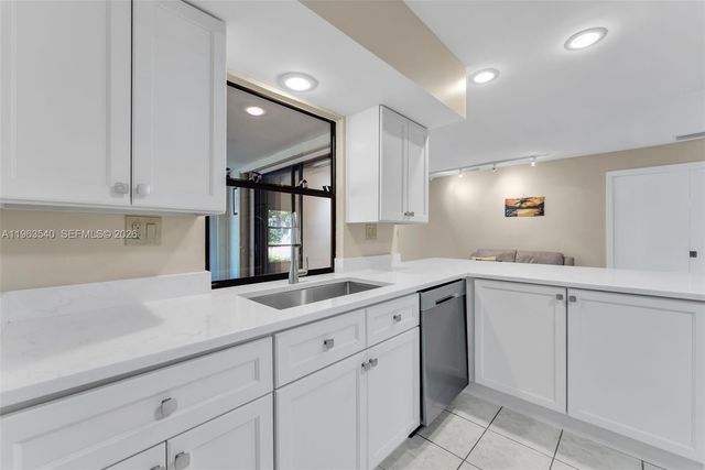 5331 NW 77th Ct, Pompano Beach, FL 33073