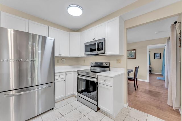 5331 NW 77th Ct, Pompano Beach, FL 33073