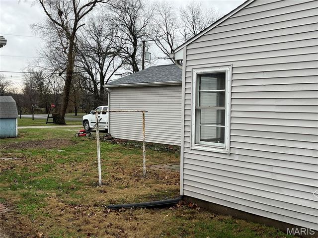 1111 Mulliken Street, Carlyle, IL 62231