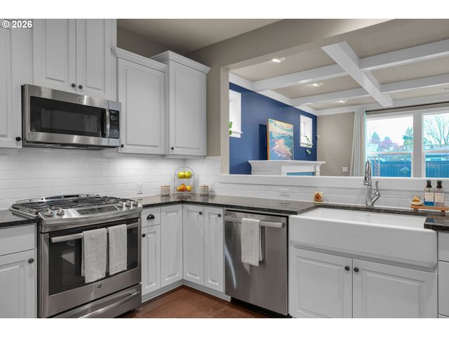 6015 Se STEELE St, Portland, OR 97206