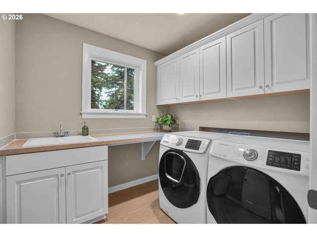 6015 Se STEELE St, Portland, OR 97206