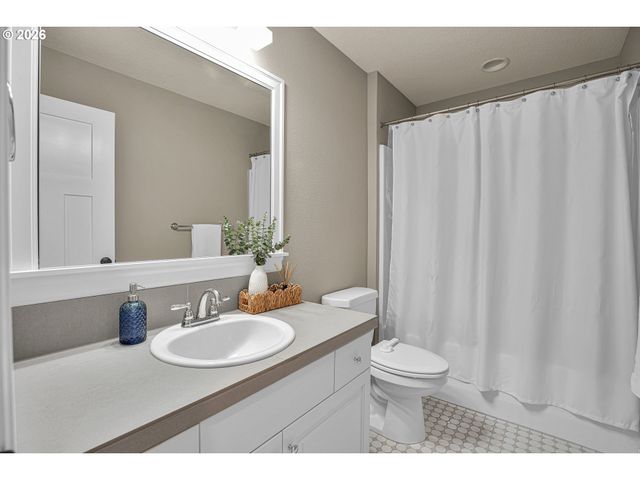 6015 Se STEELE St, Portland, OR 97206