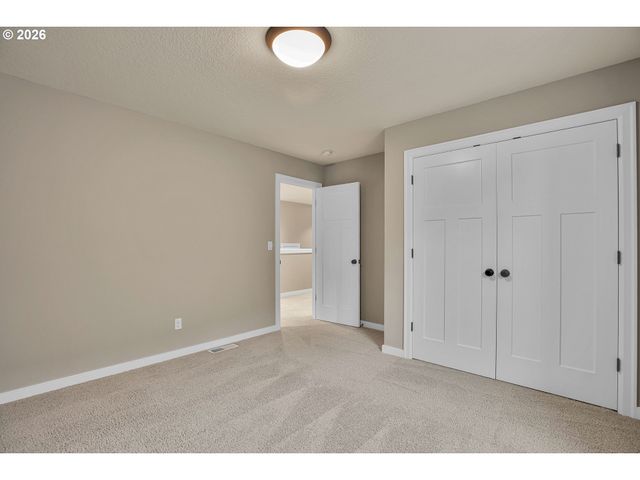 6015 Se STEELE St, Portland, OR 97206