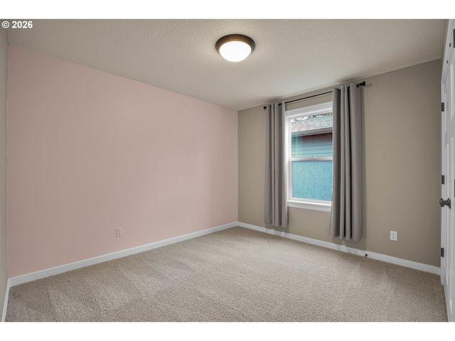 6015 Se STEELE St, Portland, OR 97206