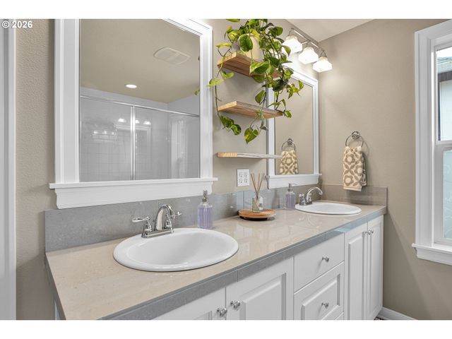 6015 Se STEELE St, Portland, OR 97206