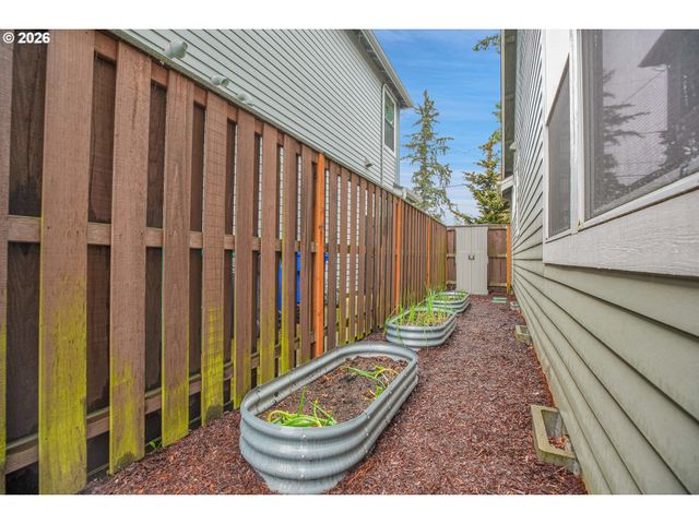 6015 Se STEELE St, Portland, OR 97206