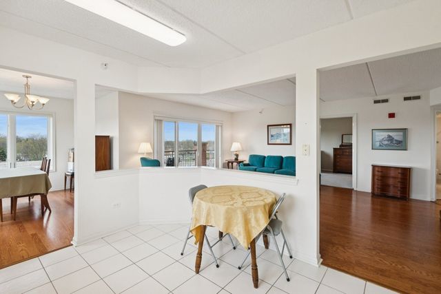 5155 Madison Street 509, Skokie, IL 60077