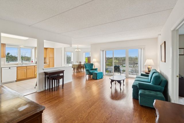 5155 Madison Street 509, Skokie, IL 60077