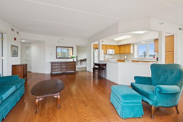 5155 Madison Street 509, Skokie, IL 60077