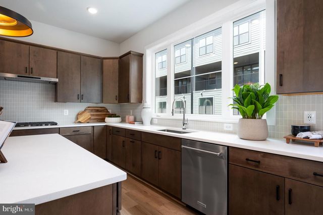 6214 CROSSWIND DR, North Bethesda, MD 20852