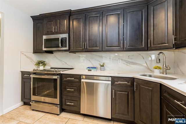 7 Van Vleck Street C0009, Montclair, NJ 07042