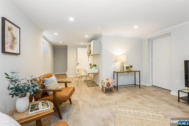 7 Van Vleck Street C0009, Montclair, NJ 07042