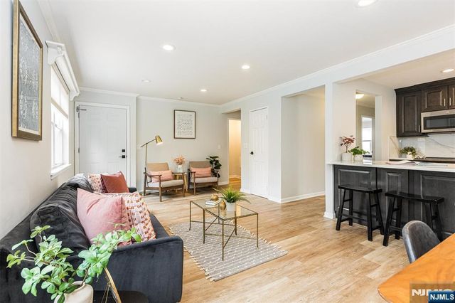 7 Van Vleck Street C0009, Montclair, NJ 07042