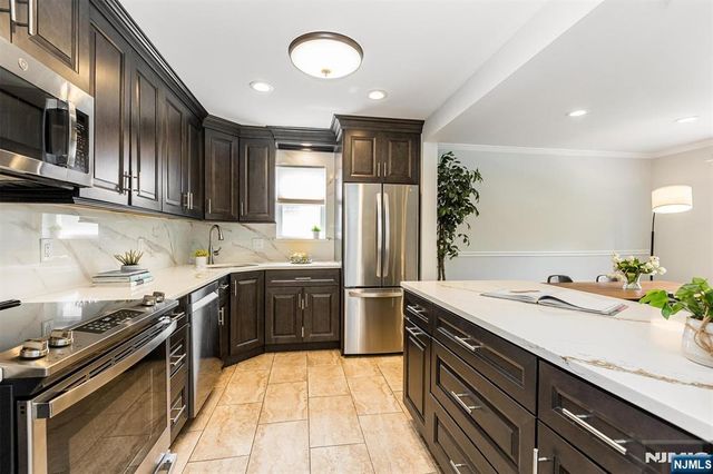 7 Van Vleck Street C0009, Montclair, NJ 07042