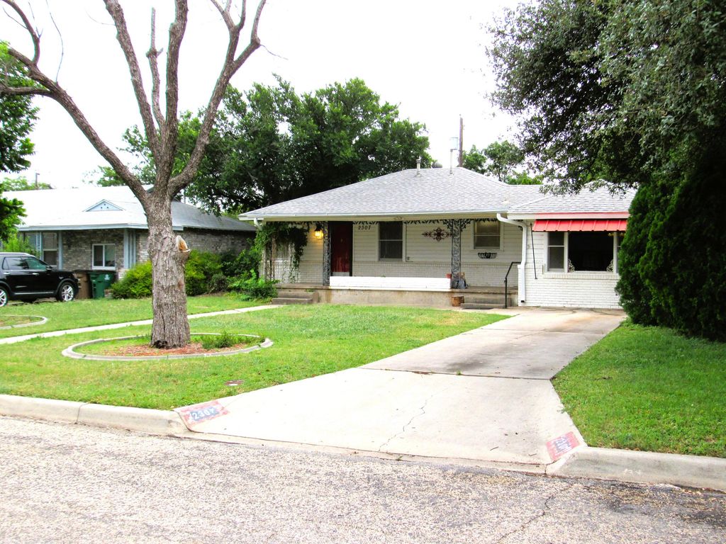 Image 1 of property listing at 2307 W Twohig Avenue, San Angelo, TX 76901