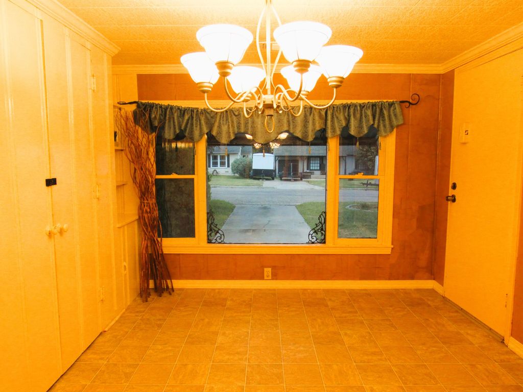 Image 10 of property listing at 2307 W Twohig Avenue, San Angelo, TX 76901