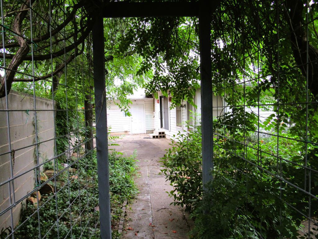 Image 22 of property listing at 2307 W Twohig Avenue, San Angelo, TX 76901
