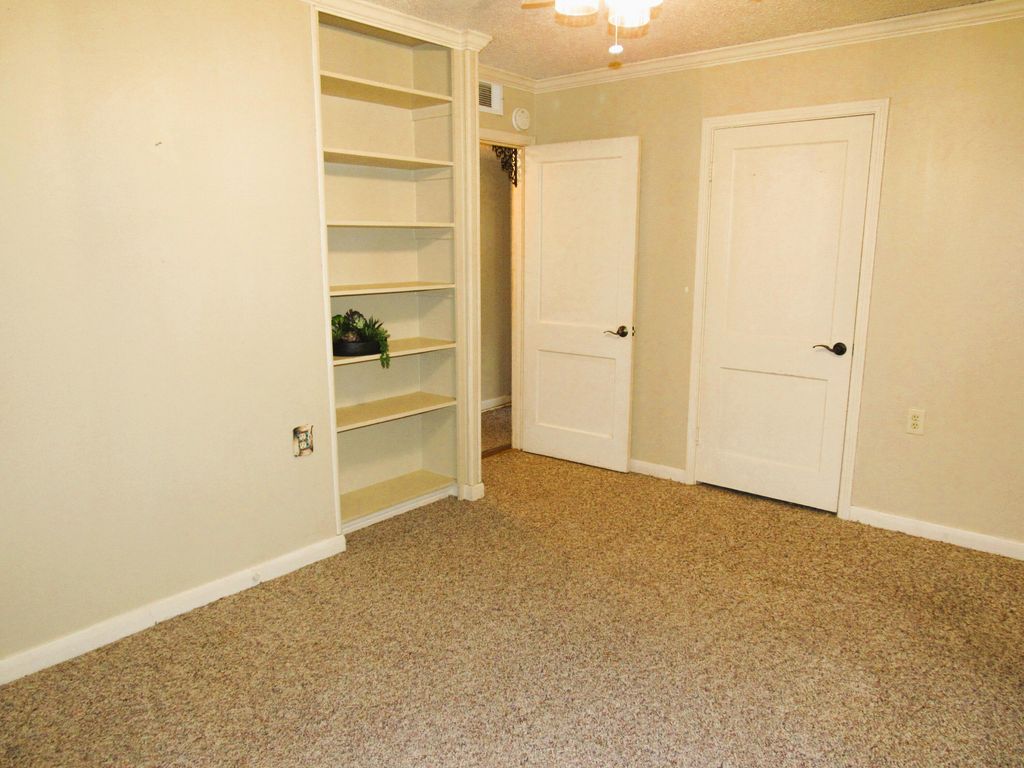 Image 28 of property listing at 2307 W Twohig Avenue, San Angelo, TX 76901