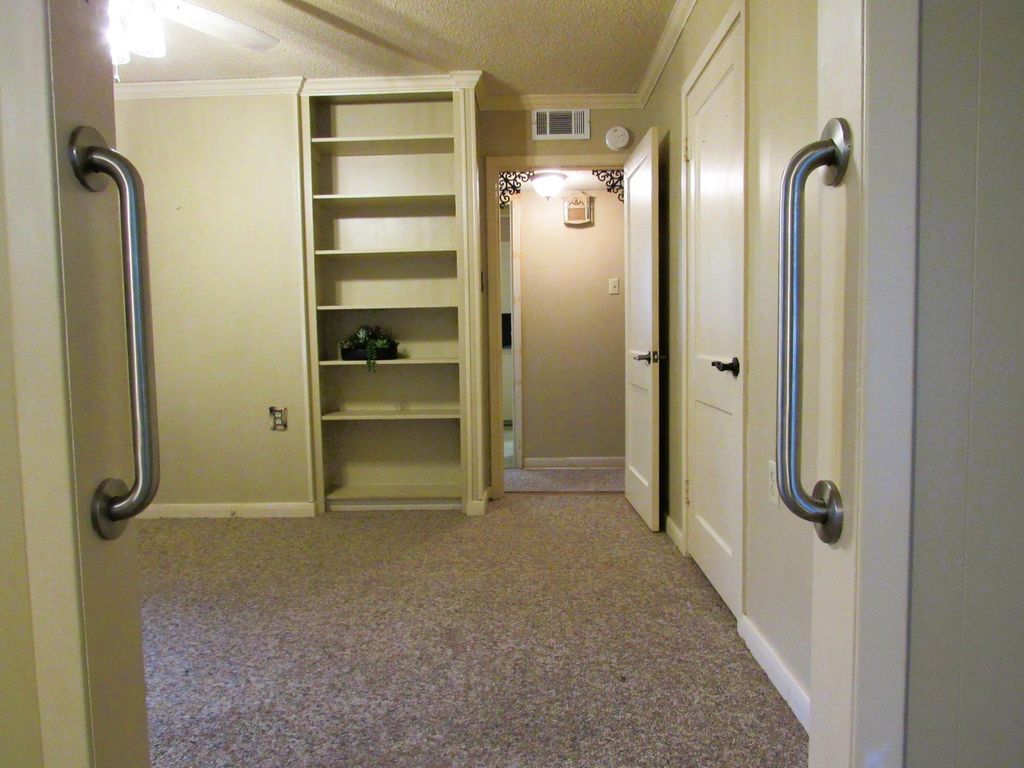Image 32 of property listing at 2307 W Twohig Avenue, San Angelo, TX 76901