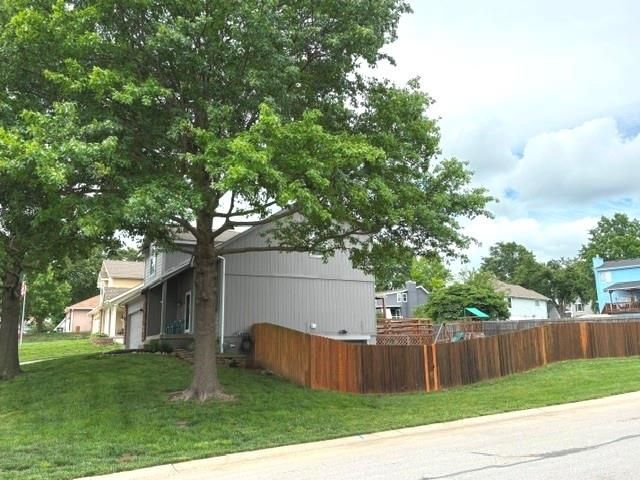 4301 NW Cortland Drive, Blue Springs, MO 64015