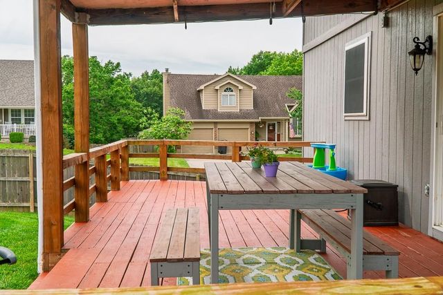 4301 NW Cortland Drive, Blue Springs, MO 64015