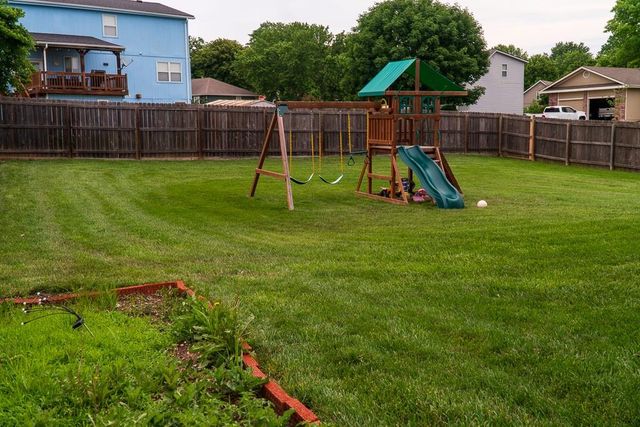 4301 NW Cortland Drive, Blue Springs, MO 64015