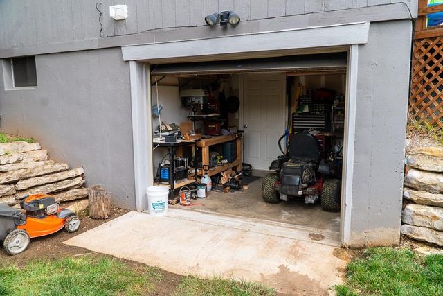 4301 NW Cortland Drive, Blue Springs, MO 64015