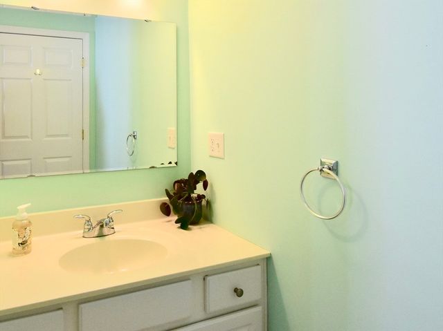 3 Enaya Cir 3, Worcester, MA 01606