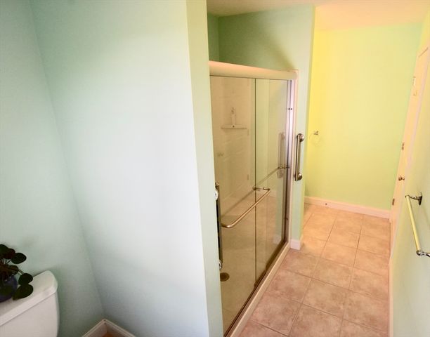 3 Enaya Cir 3, Worcester, MA 01606