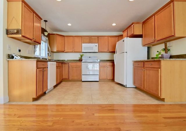 3 Enaya Cir 3, Worcester, MA 01606