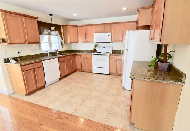 3 Enaya Cir 3, Worcester, MA 01606