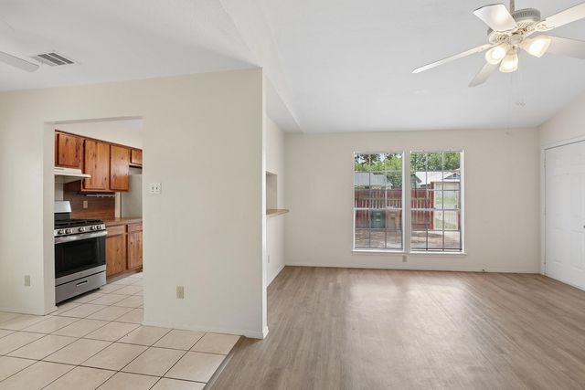 11912 Sunhillow BND B, Austin, TX 78758