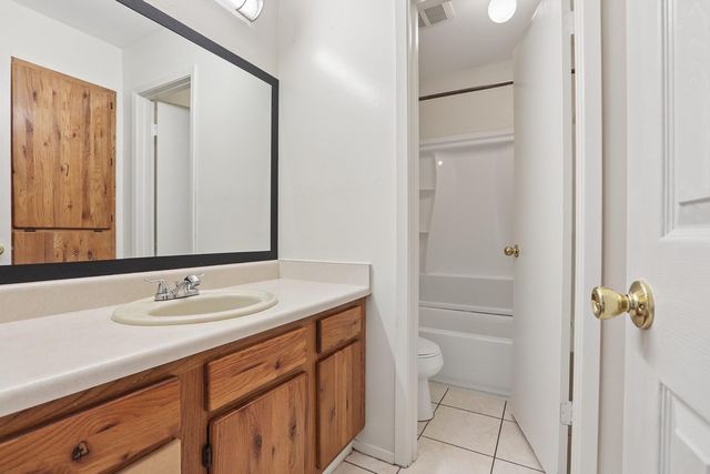 11912 Sunhillow BND B, Austin, TX 78758
