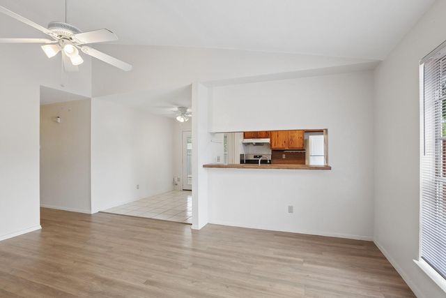 11912 Sunhillow BND B, Austin, TX 78758