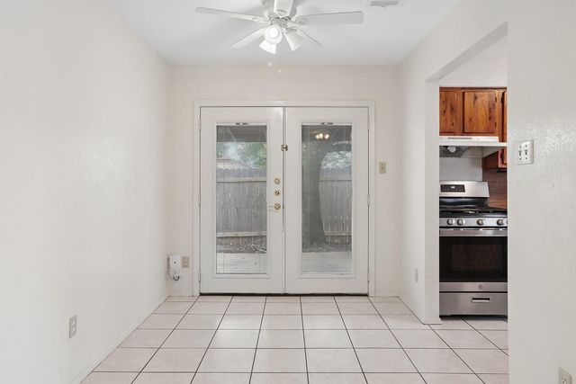 11912 Sunhillow BND B, Austin, TX 78758