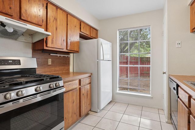 11912 Sunhillow BND B, Austin, TX 78758