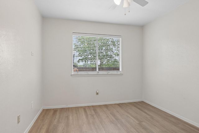 11912 Sunhillow BND B, Austin, TX 78758