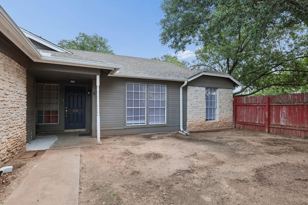 11912 Sunhillow BND B, Austin, TX 78758
