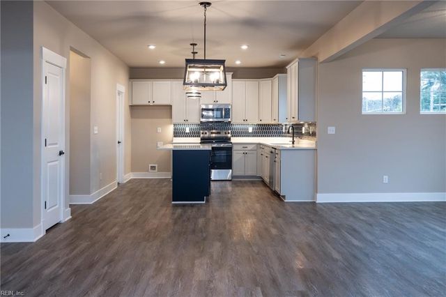 328 Station DR, Suffolk, VA 23434