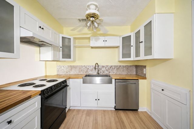 501 Simmons Drive, Euless, TX 76040