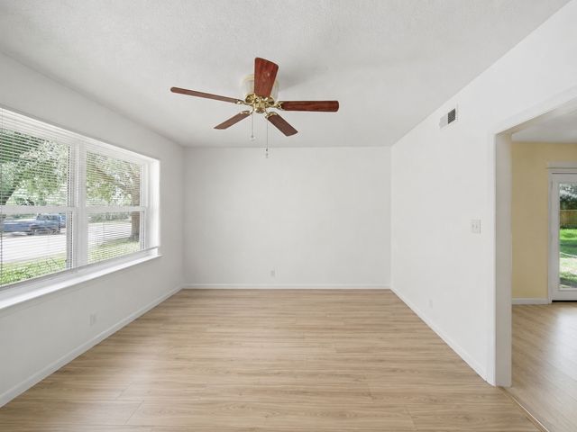 501 Simmons Drive, Euless, TX 76040