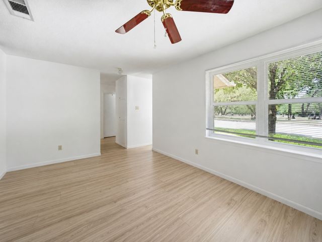 501 Simmons Drive, Euless, TX 76040