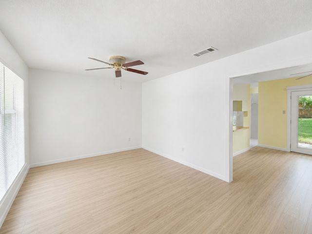 501 Simmons Drive, Euless, TX 76040