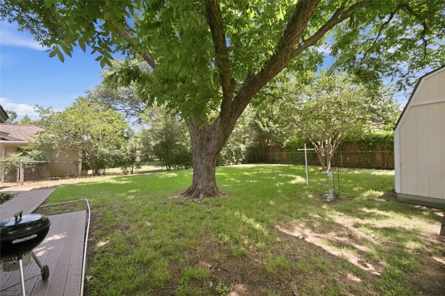 501 Simmons Drive, Euless, TX 76040
