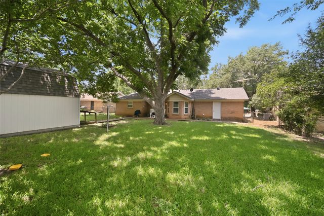 501 Simmons Drive, Euless, TX 76040