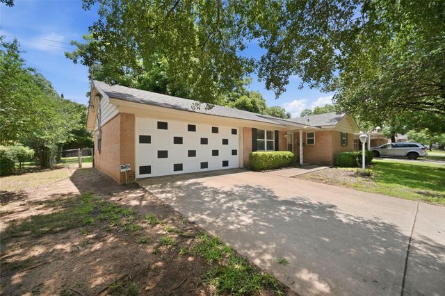 501 Simmons Drive, Euless, TX 76040