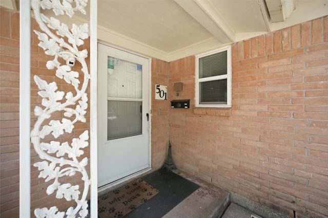 501 Simmons Drive, Euless, TX 76040