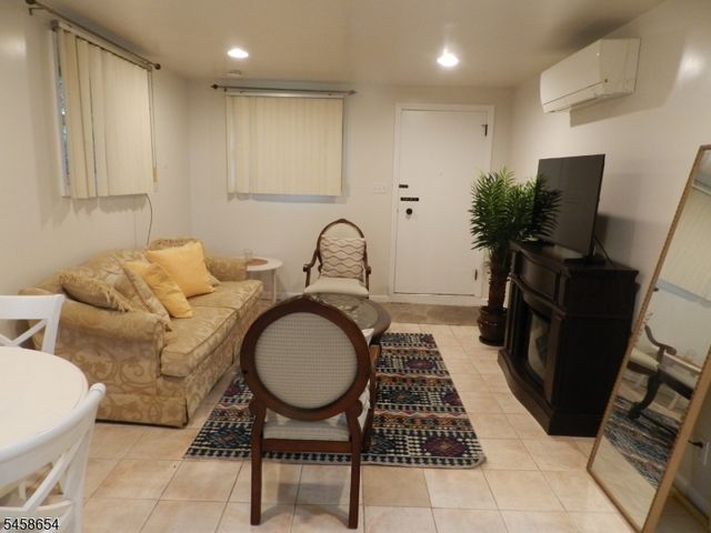 2 Koewing Pl, West Orange Twp., NJ 07052